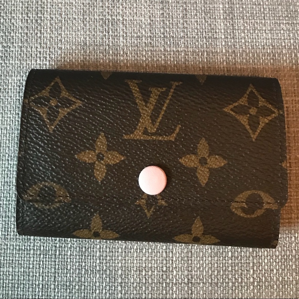 AUTHENTIC Louis Vuitton 6 Ring Key Holder